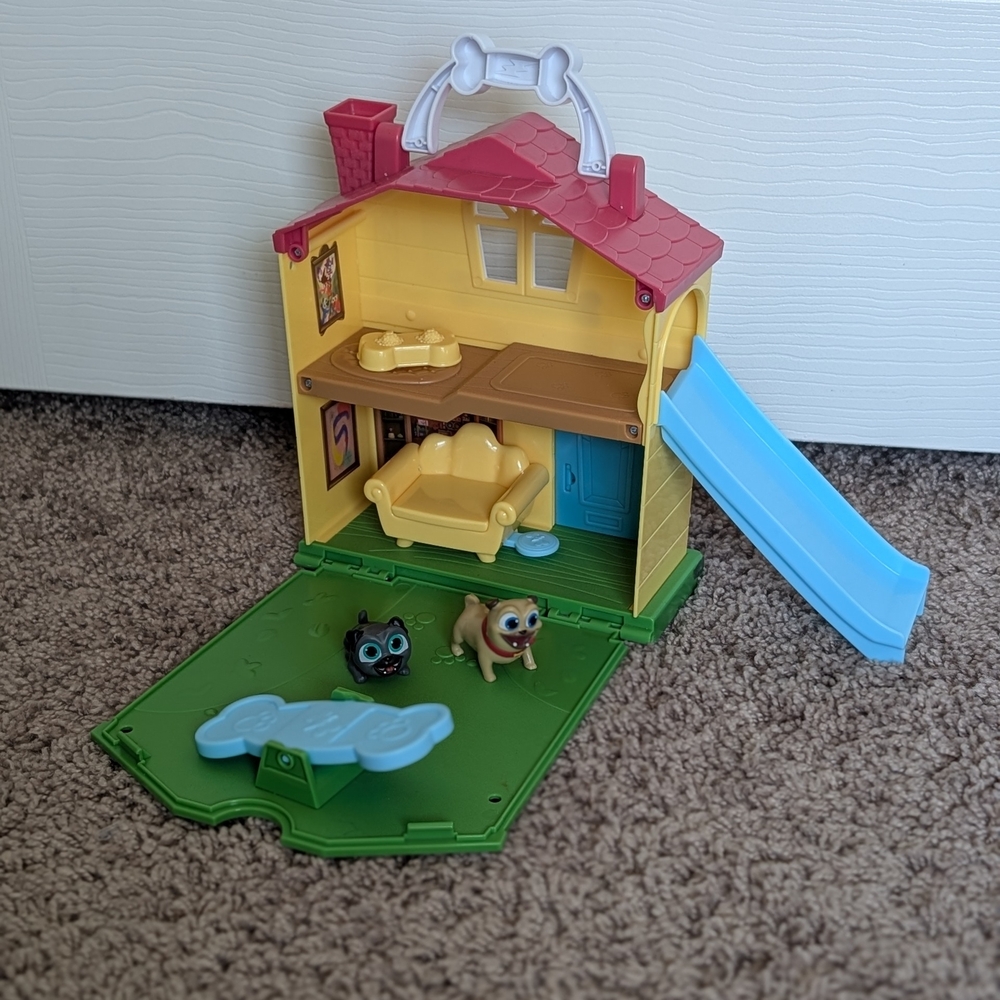Disney Junior Puppy Dog Pals Stow N Go Playset
